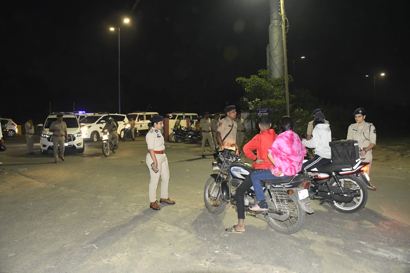 નવલખી મેદાન ફરી ચર્ચામાં: યુવક-યુવતીને ધમકાવવાના બનાવ બાદ પોલીસની સઘન ચેકિંગ કાર્યવાહી