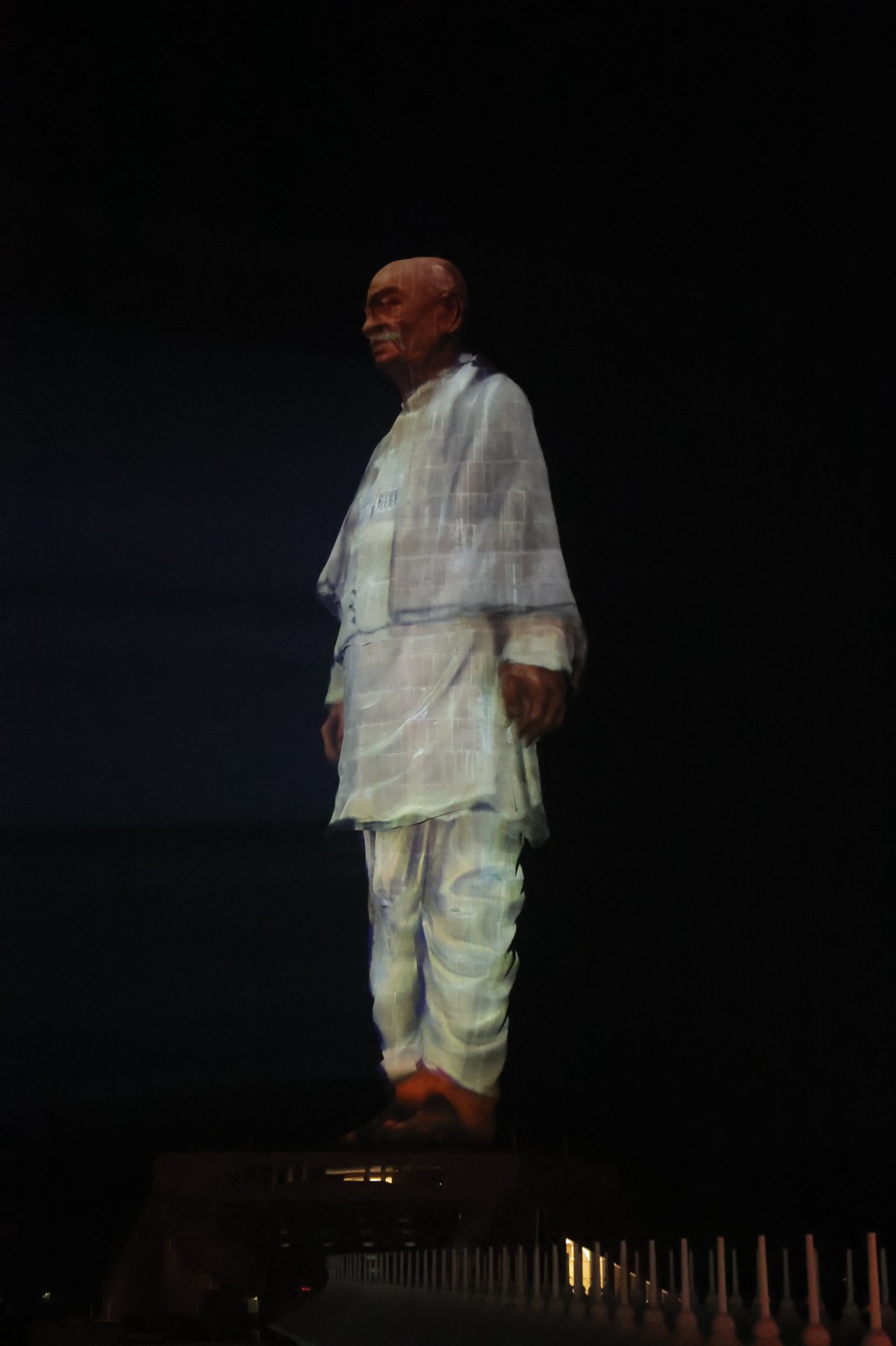 સ્ટેચ્યુ ઓફ યુનિટી ખાતે 'ભારત પર્વની રોશનીમય ઉજવણી: એકતા નગર ઝગમગી ઉઠ્યું પ્રકાશના રંગે