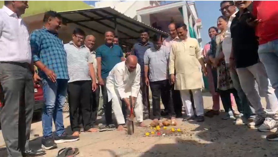 વોર્ડ નંબર 17 માં આજે ૧ કરોડ ૬૫ લાખના ખચે રોડ, રસ્તા, ગટર અને પેવર બ્લોકનું ખાત મુર્હૂત કરવામાં આવ્યું