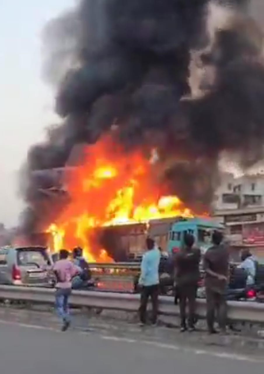 બ્રેક ફેઈલ થતાં બેકાબૂ બનેલા કન્ટેનરને કારણે ભયાનક અકસ્માત: છનાં મોત