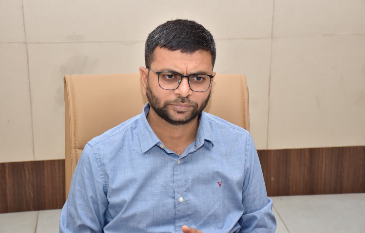 વડોદરા શહેરમાં આખી સોસાયટી સ્થળાંતરિત થઇ હોય એવા ૧૦૧ વિસ્તારોમાં ખાસ મતદાર સેવા કેમ્પ યોજાશે 