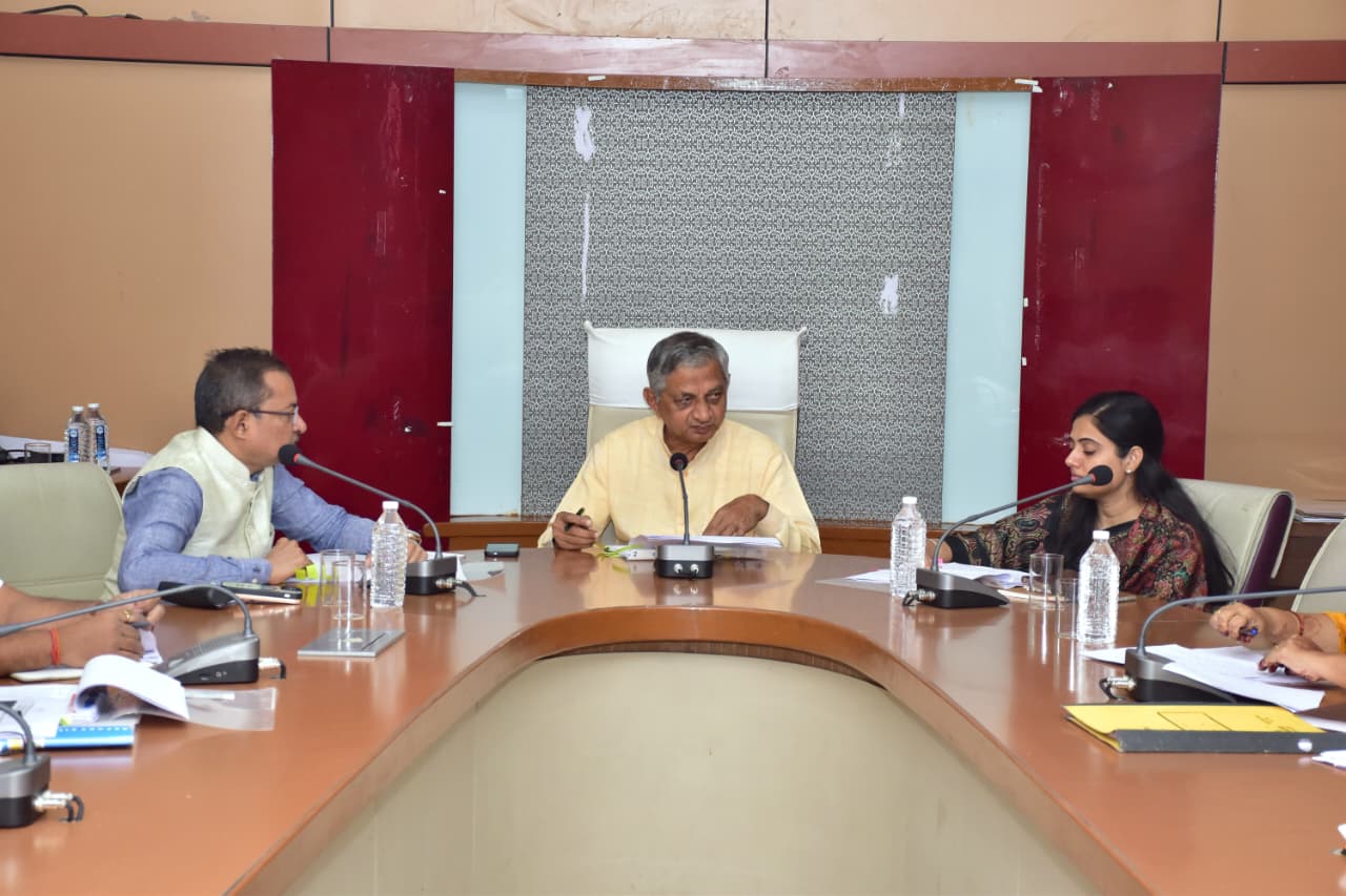 જિલ્લા ગ્રામ વિકાસ એજન્સીની કામગીરીની સમીક્ષા : મંત્રી કુંવરજી બાવળિયાની અધ્યક્ષસ્થાને બેઠક યોજાઈ