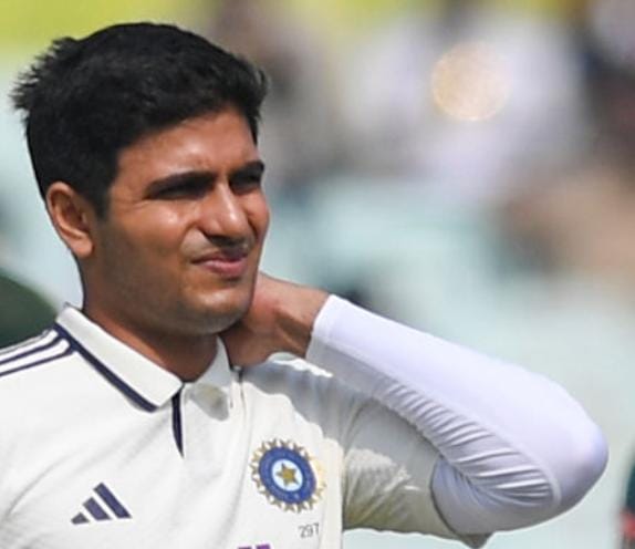 ગરદનમાં ખૂબ દુઃખાવો થવાને કારણે શુભમન ગિલ હોસ્પિટલમાં ICUમાં દાખલ 