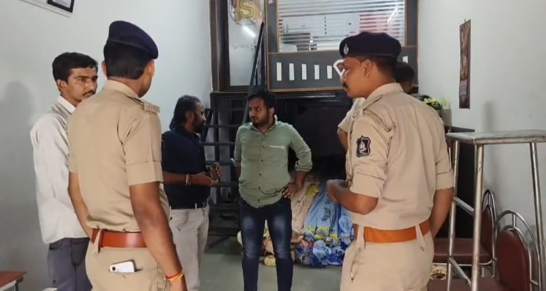 માંજલપુર - મકરપુરા જી.આઇ.ડી.સી. વિસ્તારમાં આવેલ કંપનીઓ તથા શેડોમાં સંયુક્ત સરપ્રાઇઝ ચેકીંગ હાથ ધરવામાં આવ્યું