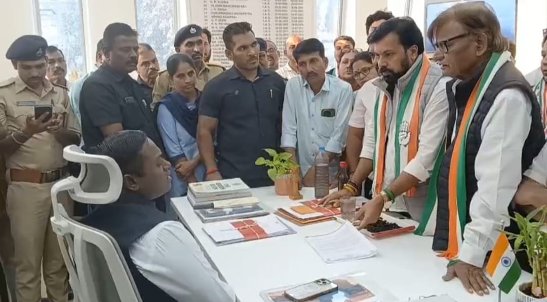 શહેરમાં નાગરિકોના પીવાના પાણીની,રોડરસ્તાઓની કામગીરીમાં ભ્રષ્ટાચાર તથા SIRની પ્રક્રિયાની ખામી અંગે વડોદરા શહેર કોંગ્રેસ દ્વારા મ્યુનિસિપલ કમિશનરને રજૂઆત