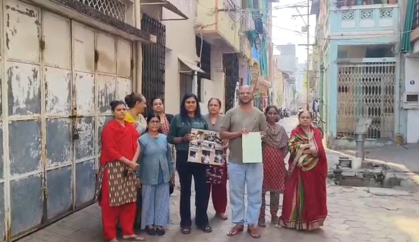 ભાડુઆત દ્વારા રેસિડેન્સિયલ એરિયામાં જબરજસ્તી કોમર્શિયલ પ્રવૃત્તિઓ કરાતી હોવા મુદ્દે સ્થાનિકો દ્વારા પોલીસ કમિશનરને રજૂઆત