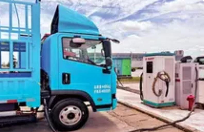 ચીનમાં વીજ સંચાલિત ટ્રકોની બોલબાલા એલએનજી-ડિઝલની માંગમાં ઘટાડો 
