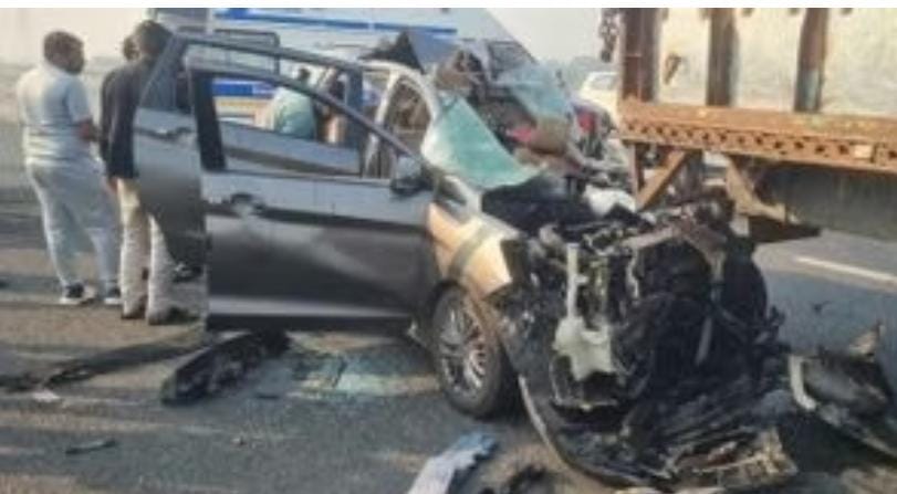 ટ્રક અને કાર વચ્ચેના અકસ્માતમાં કારમાં બેઠેલા બે લોકોનાં મોત