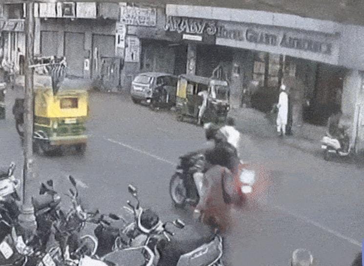 ગુપ્ત હિલચાલના CCTV ફૂટેજ સહિત ગુનાહિત પુરાવાઓ ISISનો ફ્લેગ અને ડિજિટલ રેકોર્ડ જપ્ત