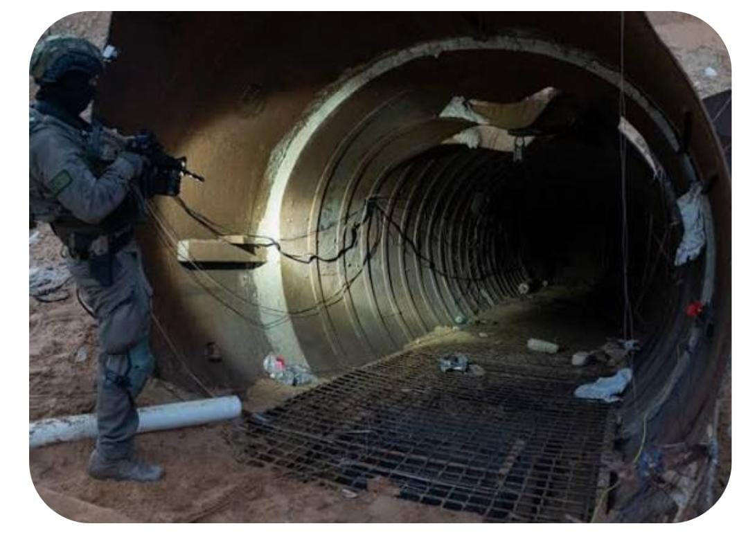 ગાઝા પટ્ટીમાં ગીચ રહેણાંક વિસ્તારમાં ૨૫ મીટરની ઉંડાઇએ બનાવવામાં આવેલી સાત કિલોમીટર લાંબી અને ૮૦ ઓરડા ધરાવતી ટનલ મળી