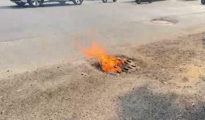 ફતેહગંજ બુલ સર્કલ પાસે ગટર લાઈનમાંથી આગની જ્વાળાઓ