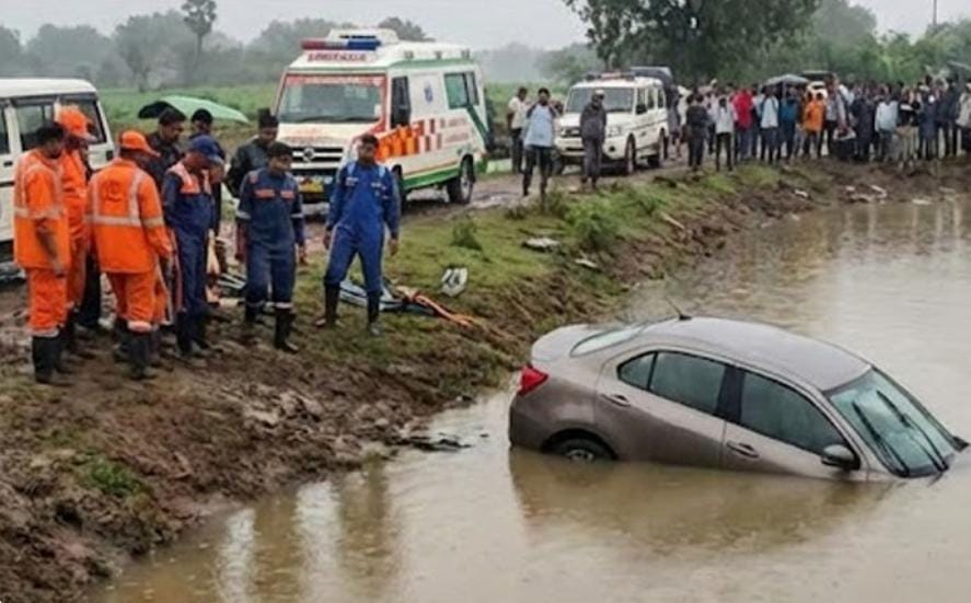 કાબૂ બહાર જઈ પલટી મારીને સીધી તળાવમાં ખાબકી: અકસ્માતમાં બે યુવાનોના કરુણ મોત