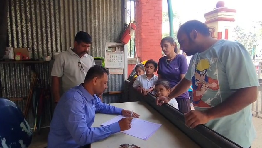 અસામાજિક પ્રવૃત્તિ વધ્યાંની ફરિયાદો બાદ લેવાયા કડક પગલાં : કમાટીબાગ અને ગોત્રી ગાર્ડનમાં પ્રવેશવા રજિસ્ટરમાં એન્ટ્રી કરવી પડશે