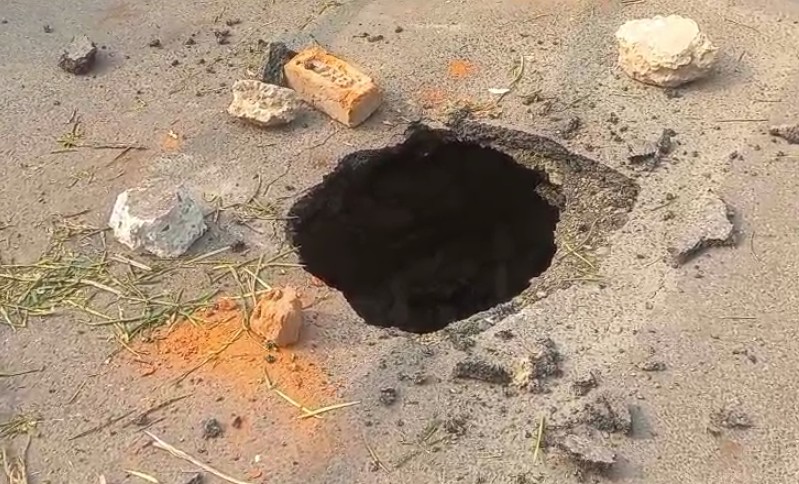 પરિવાર ચાર રસ્તા પાસે 10 ફૂટ ઊંડા ભુવાનું નિર્માણ