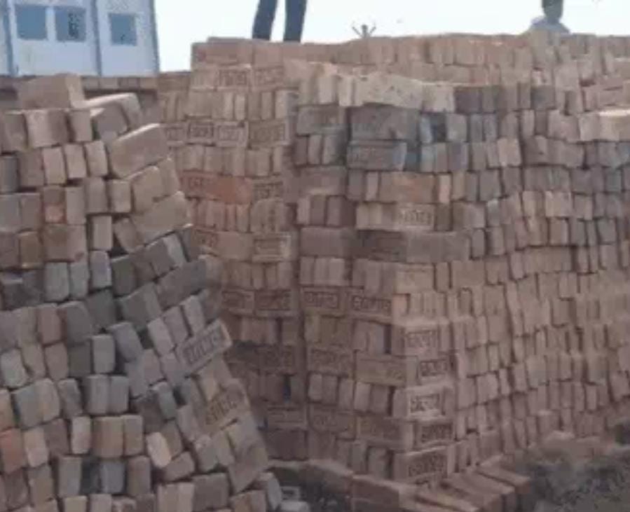 TMC ના સસ્પેન્ડેડ ધારાસભ્ય હુમાયુ કબીરે  બેલડાંગામાં બાબરી મસ્જિદનો પાયો નાખ્યો