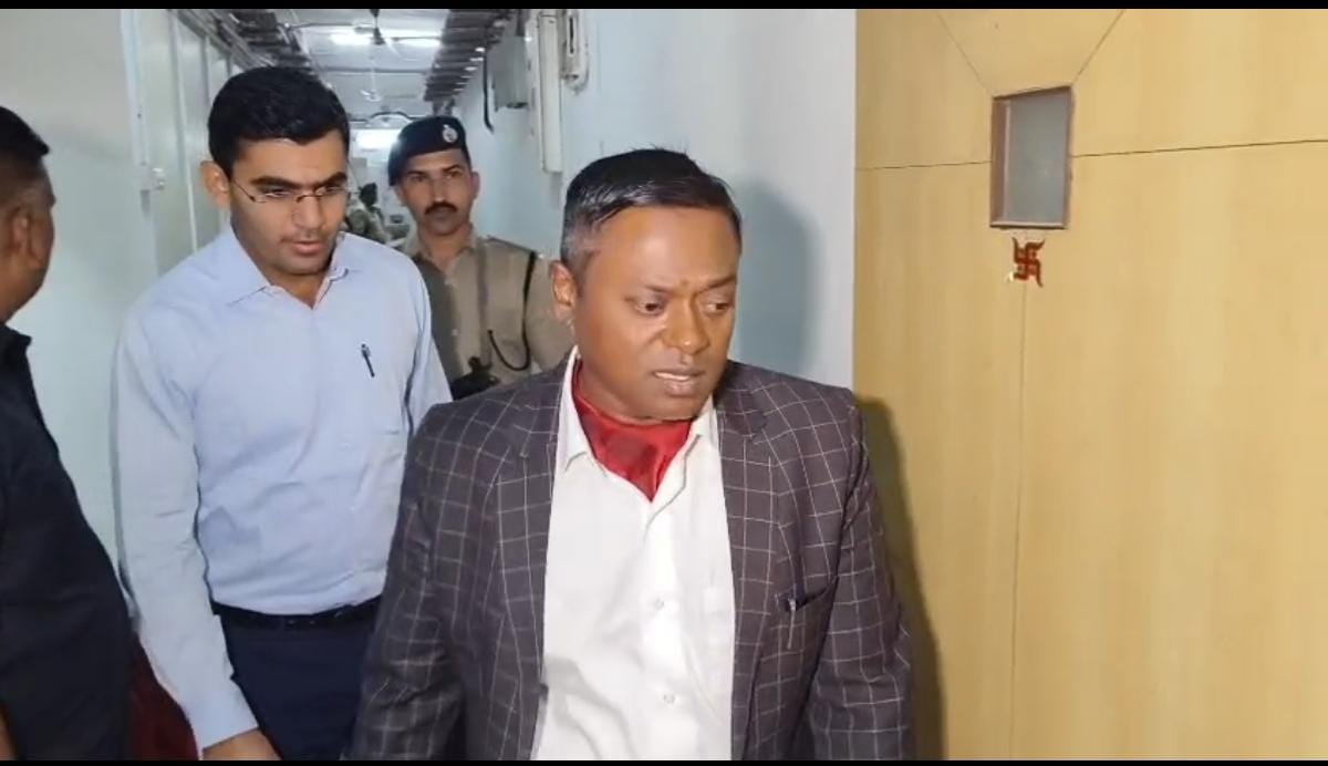 પાલિકા ખાતે માસ સી.એલ. પર ઉતરેલા અધિકારીઓ શનિવારથી ફરજ પર હાજર થયા.