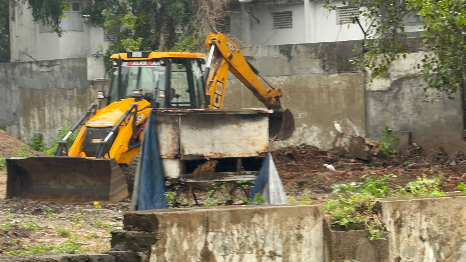 ક્રિસ્ટલ ક્લિયર કેસ હોવા છતાં પણ લેન્ડગ્રેબીંગની તપાસ મંદ ગતિએ