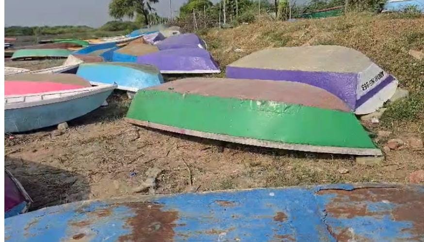 નળ સરોવરમાં બોટિંગ બંધ થવાથી પ્રવાસીઓને વીલા મોઢે પાછા ફરવાનો વારો