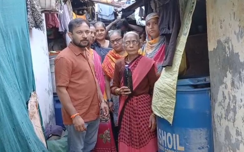 વોર્ડ નંબર 13માં એક મહિનાથી પીવાનું ગંદુ અને ડ્રેનેજ યુક્ત પાણી મળતા લોકો પરેશાન  