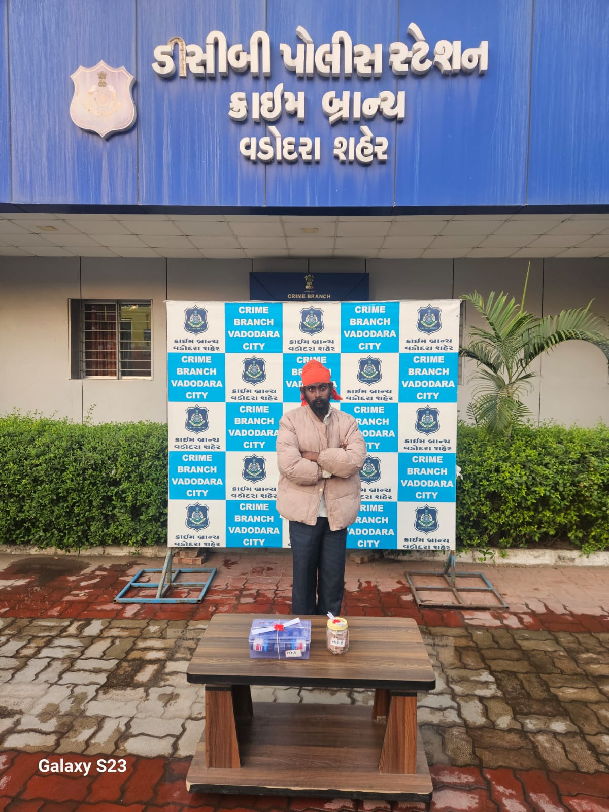 આજવા રોડ પરથી નશાકારક કફ સીરપના જથ્થા સાથે ક્રાઈમ બ્રાન્ચે એક આરોપીની ધરપકડ કરી