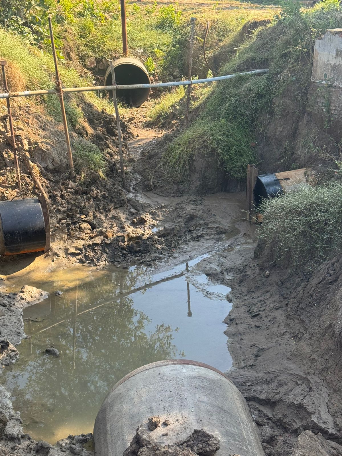 પૂર્વ વિસ્તારમાં પાણી માટે હતાશા : કોન્ટ્રાક્ટર વેલજી સોરઠીયાની બેદરકારીથી મહિનો પાણીની તંગી