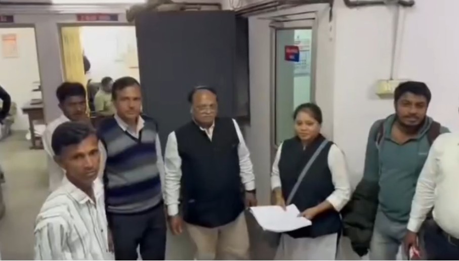 સાવલી તાલુકાની ગામ પંચાયત અનામત સીટ પર ચૂંટાયેલા મીના  જાડેજા સામે ખોટા જાતિના દાખલાનો આક્ષેપ