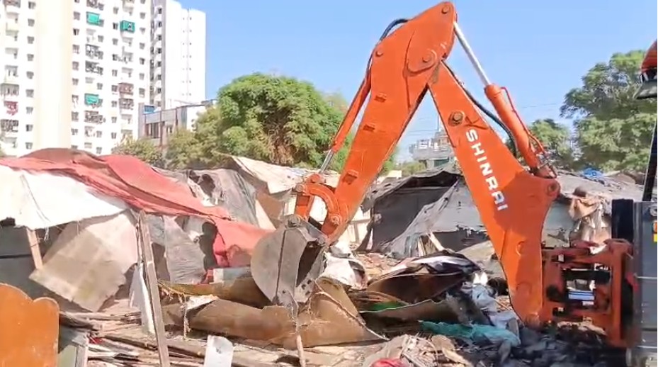 ગોરવા વિસ્તારમાં દબાણ શાખાની ટીમ દ્વારા દબાણ દૂર કરવાની કામગીરી હાથ ધરવામાં આવી