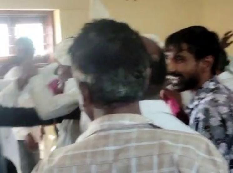 વાવડી ખુર્દ ગામે આવેલી ગ્રામ પંચાયત કચેરીમાં અથડામણ છુટાહાથે મારામારીના દ્રશ્યો સર્જાયા