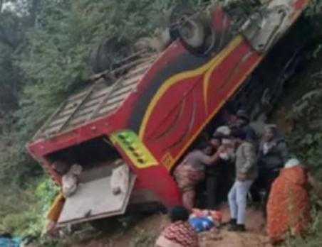 ચિત્તૂરમાં 35 મુસાફરો ભરેલી બસ ખીણમાં પડી