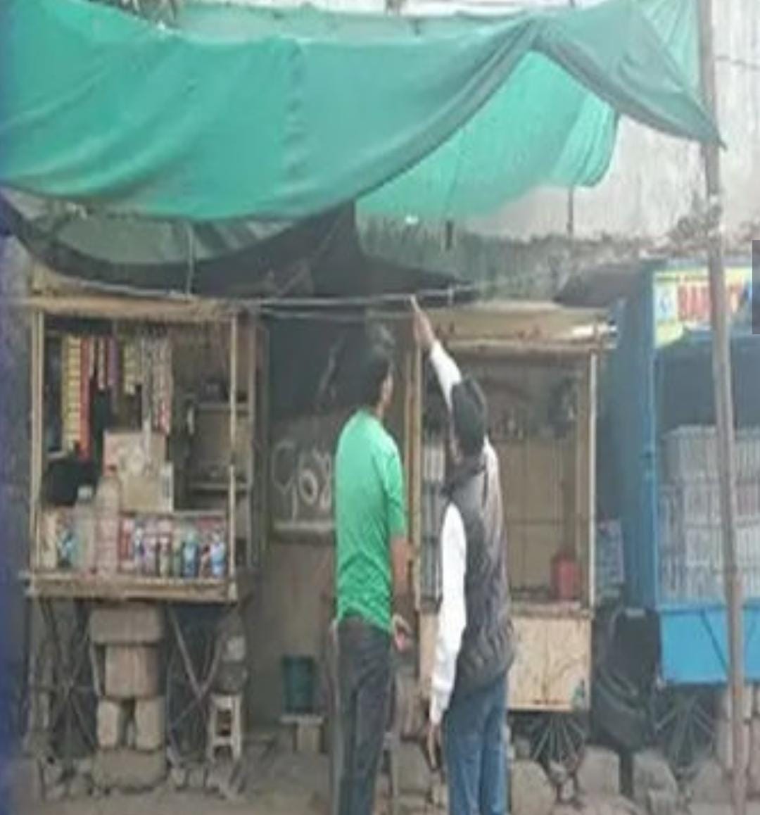 દબાણ શાખાની ટીમે ખિસકોલી સર્કલ આસપાસથી ગેરકાયદે બનેલા 20 જેટલા દબાણો હટાવીને બે ટ્રક જેટલો માલ સામાન કબજે કર્યો