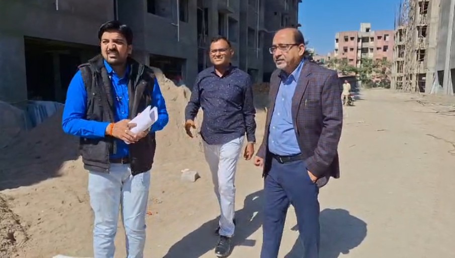 vmcના આવાસોના ડ્રો બાદ નાગરિકોમાં થયેલી ગેરસમજ અંગે સ્થાયી સમિતિના અધ્યક્ષએ પત્રકાર પરિષદ સંબોધી  