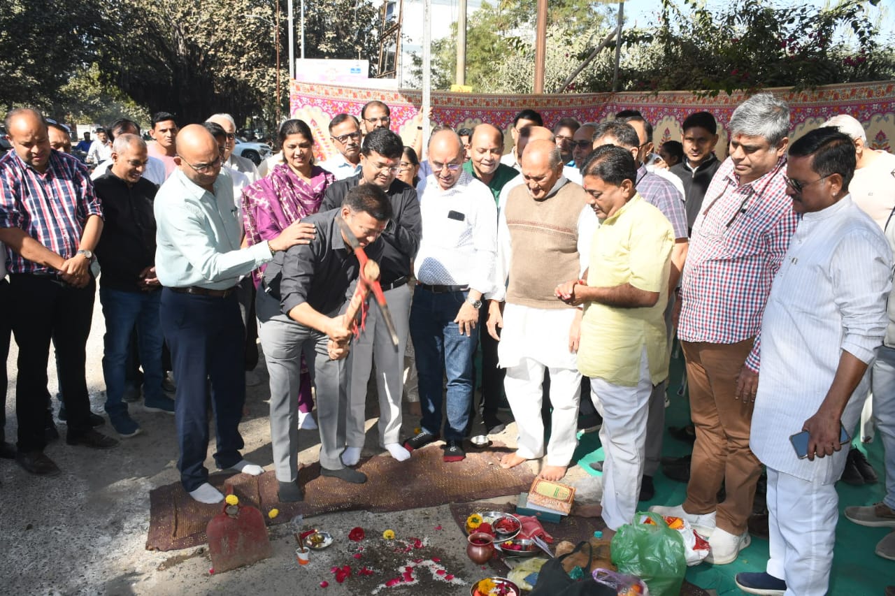 યોગેશ પટેલની ગ્રાન્ટમાંથી અંદાજે 1.25 કરોડના ખર્ચે અનેક કામોનું ખાતમુહૂર્ત ધારાસભ્યના વરદ હસ્તે કરવામાં આવ્યું.