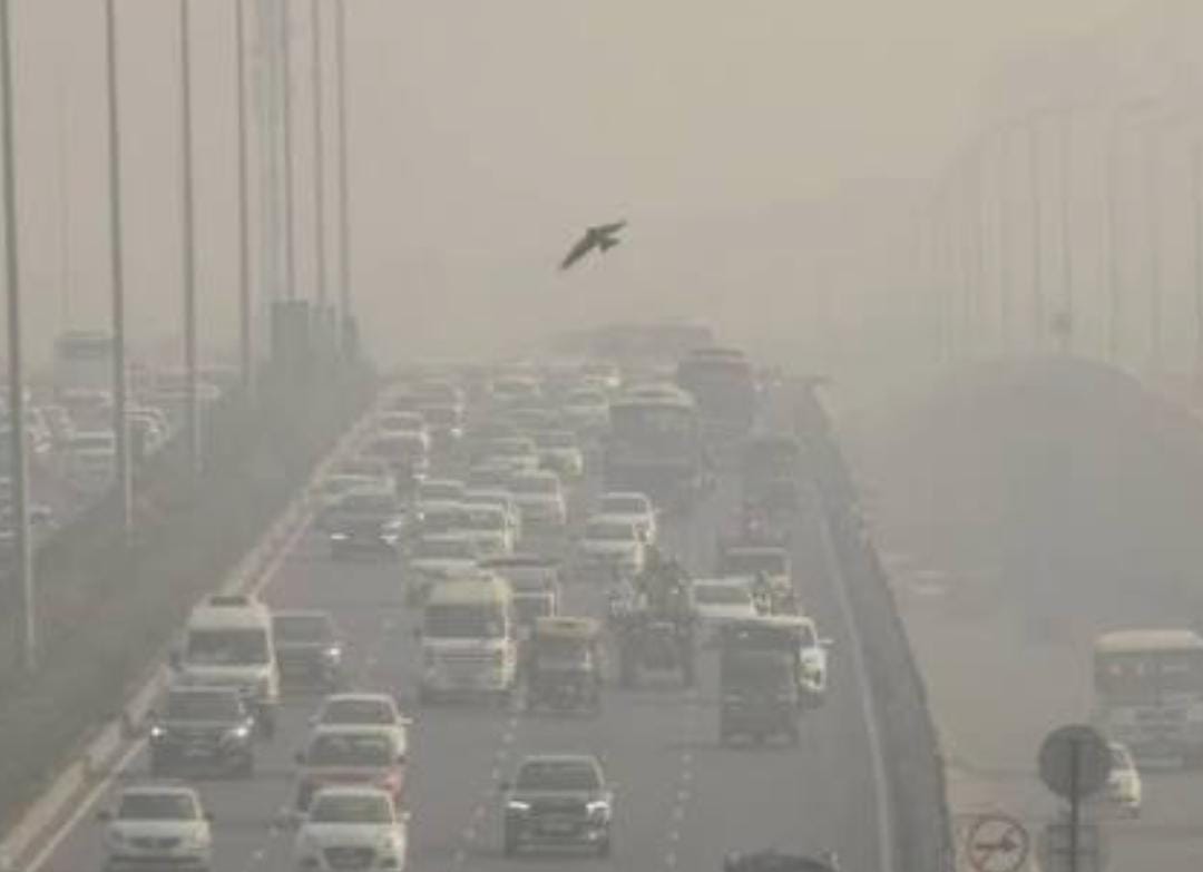 રાષ્ટ્રીય રાજધાનીમાં હવાની ગુણવત્તા અત્યંત ગંભીર સ્તરે: AQI આંક 500 પર નોંધાયો 