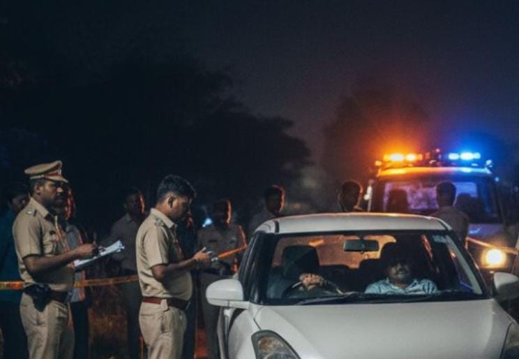 લાતુરમાં કારમાંથી એક વ્યક્તિનો સળગેલો મૃતદેહ મળી આવ્યો