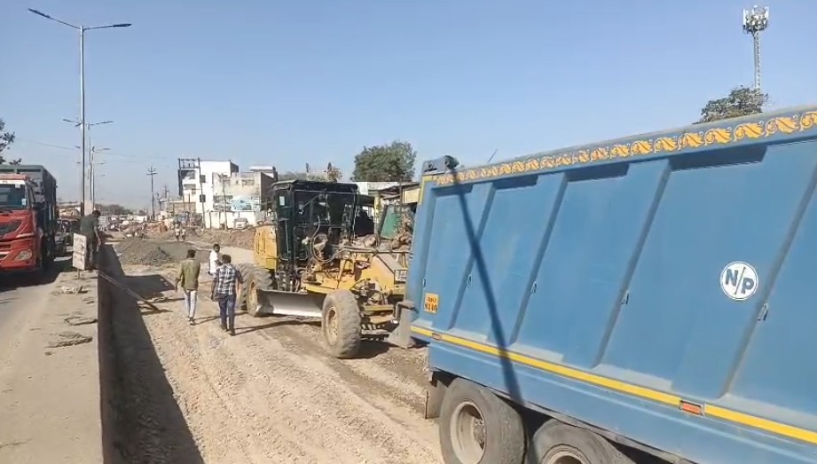 સાવલી–ઉદલપુર સ્ટેટ હાઇવે ચાર માર્ગીય રોડનું કામ પૂરજોશમાં શરૂ