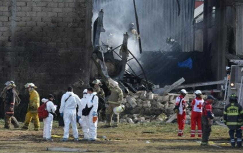 મેક્સિકો સીટીના મધ્યમમાં નાનું ખાનગી વિમાન દુર્ઘટનાગ્રસ્ત: ઓછામાં ઓછા સાત લોકોના મોત