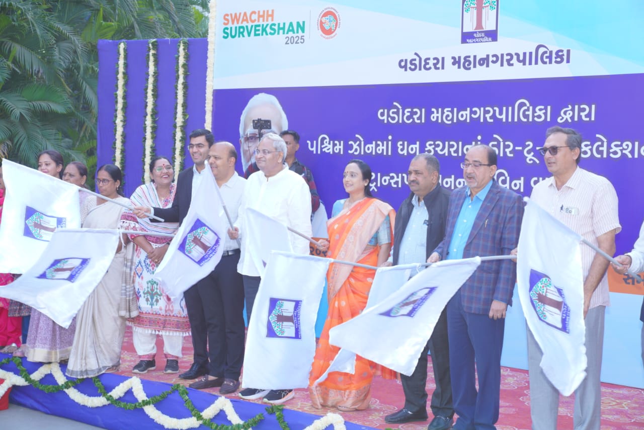 શહેરના પશ્ચિમ વિસ્તારમાં ડોર ટુ ડોર કચરા કલેક્શન માટે 367 નવા વાહનોને  ફ્લેગ ઓફ કરી ફાળવવામાં આવ્યા