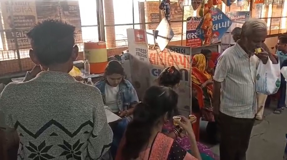 ની સહાય બ્લાઇન્ડ ચેરીટેબલ ટ્રસ્ટ દ્વારા બ્લાઇન્ડ ભાઈ-બહેનોએ ગરમ ચાની લિજ્જત માણી 