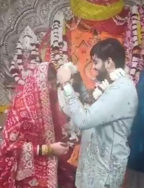 ઇન્દોરના પ્રસિદ્ધ ખજરાના ગણેશ મંદિરમાં દર્શન કરવા પહોંચ્યા ધારાસભ્યના પુત્ર: નિયમોના ભંગ બદલ સોશિયલ મીડિયા પર લોકો આકરા પ્રહારો