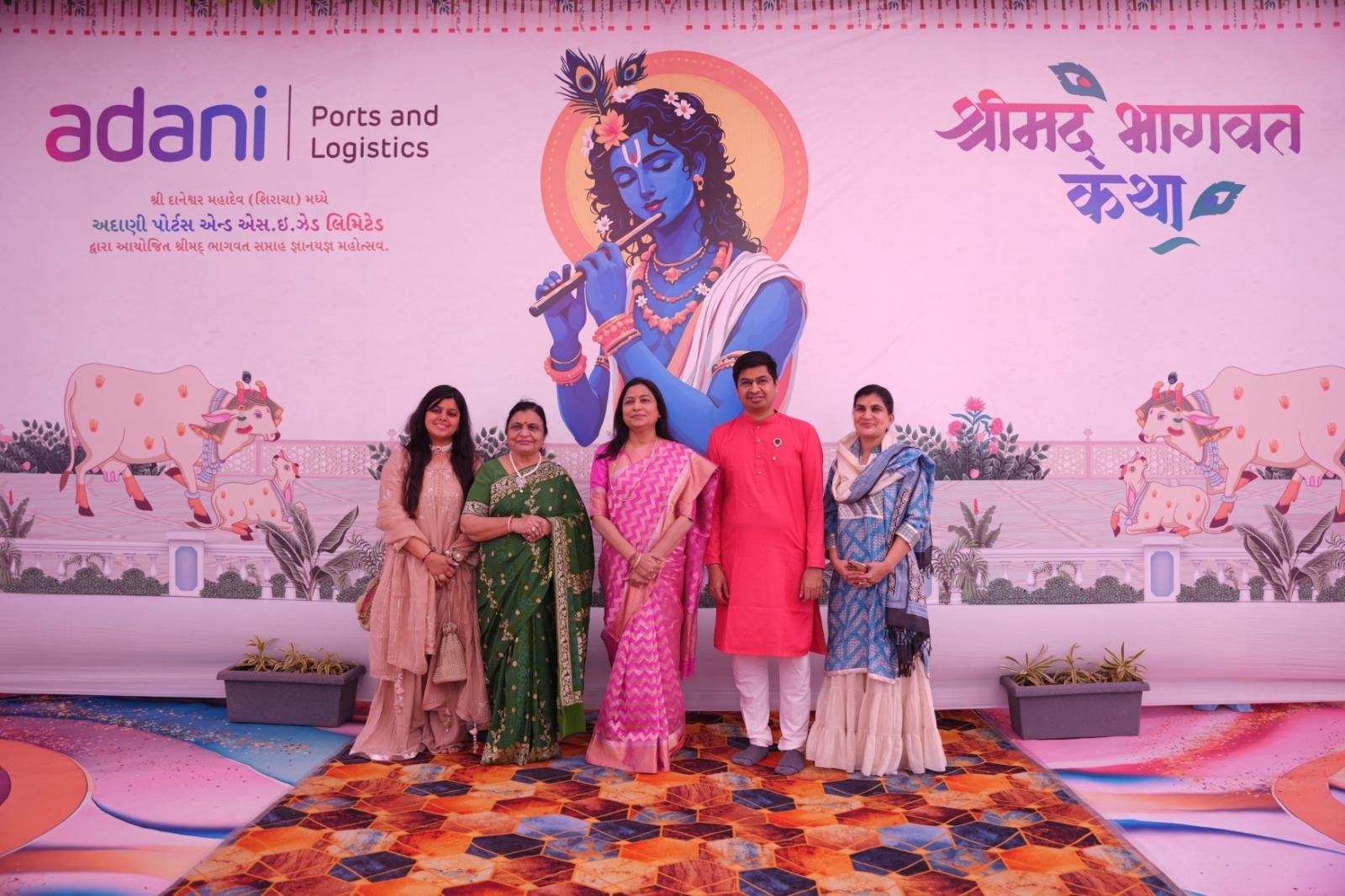 અદાણી પરિવાર દ્વારા આયોજીત શ્રીમદ ભાગવત સપ્તાહના બીજા દિવસે કથામંડપ (ડોમ) ટૂંકું પડ્યું.