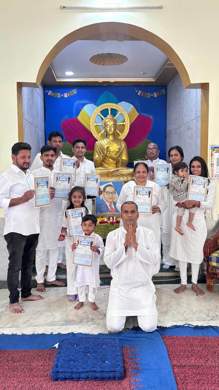 વડોદરા ખાતે આવેલ લુંબિની બુદ્ધ વિહારમાં 14 સભ્યોએ બૌદ્ધ ધર્મ અંગીકાર કર્યો