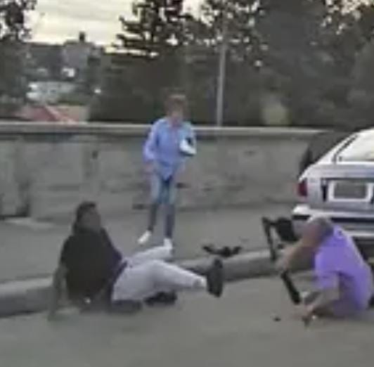 આતંકી પાસે થી બંદૂક આંચકી લેવાનું સાહસિક કામ કરનારા અહમદ-અલ-અહમદ માટે ૧.૧ મિલિયન યુએસ ડોલર અંદાજે ૧૦ કરોડનું ભંડોળ એકત્ર થયું