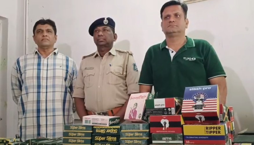 ગોગો (રોલિંગ) પેપર જપ્ત મામલે નવાપુરા પોલીસની કાર્યવાહી