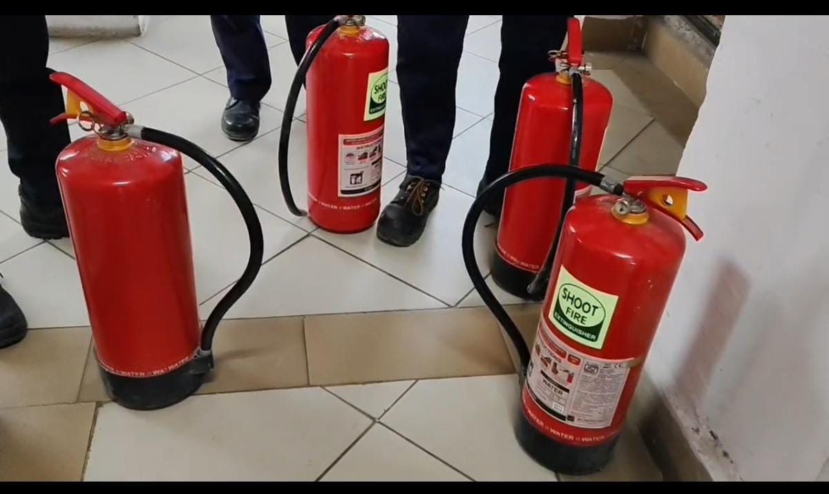 વડી કચેરીમાં ફાયર સેફ્ટીનું મોડું જાગરણ, આઠ નવા ગેસ સિલિન્ડર લગાવાયા