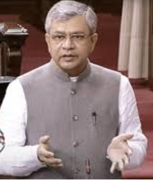 લાંબા અંતરની ટ્રેનમાં હવે પ્રવાસીઓ એક્સેસ સામાન સાથે મુસાફરી કરી શકશે નહીં.: રેલવે પ્રધાન