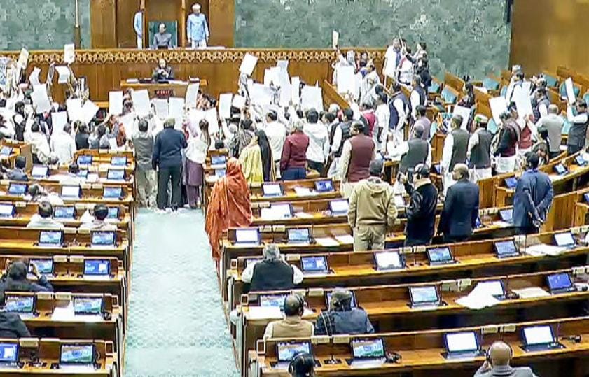 ભારે હોબાળા વચ્ચે જી રામ જી બિલ લોકસભામાં પાસ:  ગૃહમાં બિલની કોપી ફાડી નાખી