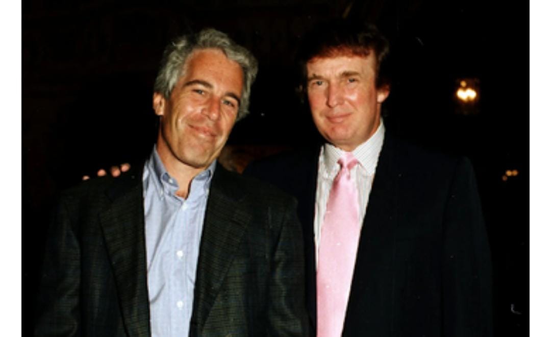 એપસ્ટિનની ફાઈલમાંથી મેળવેલી 68 તસવીરો જાહેર : કરોડપતિ પર સગીર વયની યુવતીઓના સેક્સ ટ્રાફિકિંગના આરોપ હતા