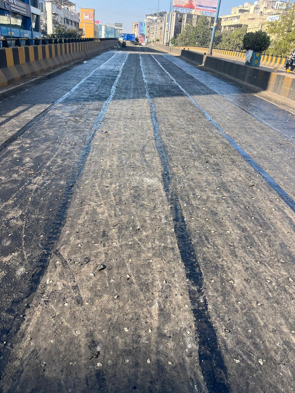 શહેરના હયાત ફ્લાયઓવર–રેલવે ઓવરબ્રિજ પર રીસર્ફેસિંગ ઝુંબેશ, 15 દિવસમાં ફતેગંજ બ્રિજ ખુલ્લો