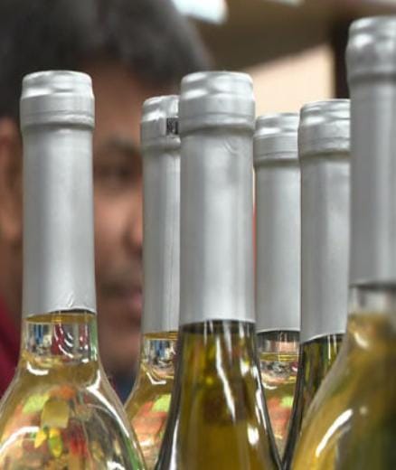 એસ.ટી. બસમાં  મધ્ય પ્રદેશના ત્રણ શખ્સોને પોલીસે દારૂ-બિયરના જથ્થા સાથે ઝડપ્યા