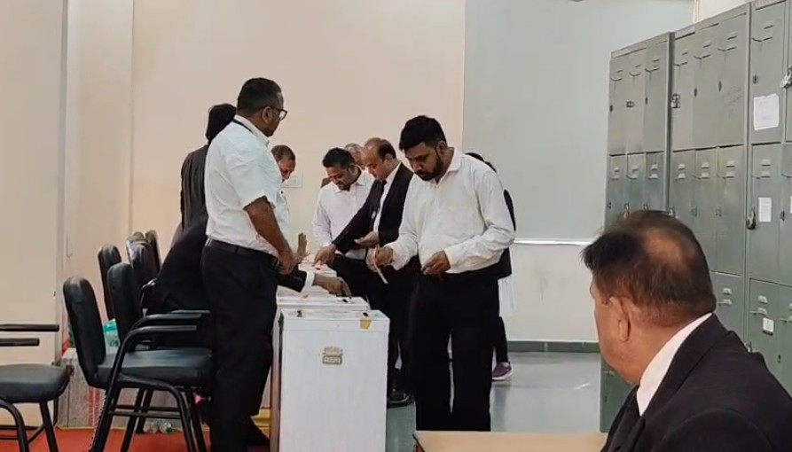 બરોડા બાર એસોસિએશનની પ્રતિષ્ઠાભરી ચૂંટણી આજે યોજાશે